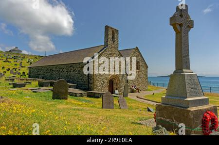 L'église de St Hywyn à Aberdaron front de mer sur la Llyn ou Lleyn Peninsula, au nord du pays de Galles, Royaume-Uni. Banque D'Images