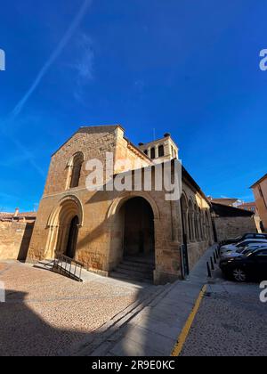 Ségovie, Espagne - 18 février 2022: Cueva de Santo Domingo de Guzman est une petite église à Ségovie, Espagne. Banque D'Images