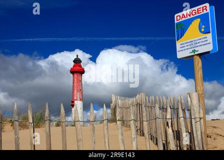 Le Phare de la Coubre à l'extrémité nord de l'estuaire de la Gironde. La côte sauvage. La Tremblade, Charente-Maritime, France Banque D'Images