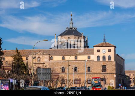 Tolède, Espagne-17 FÉVRIER 2022: Architecture typique et vue sur la rue à Tolède, Castilla la Mancha, Espagne. Banque D'Images