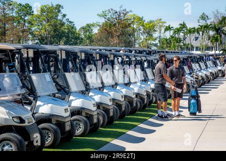 Préparation au tournoi de golf, Quail Creek Country Club, Naples, Floride, États-Unis Banque D'Images