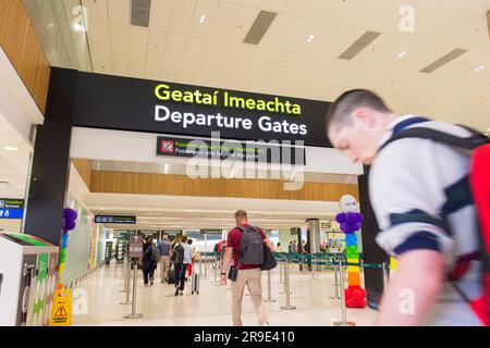 Portes d'embarquement. Aéroport de Dublin, terminal 1, Irlande Banque D'Images