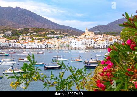 Vue de Corequés (Espagne). Le village pittoresque est situé dans une baie sur la Costa Brava, à l'extrême nord de l'Espagne Banque D'Images