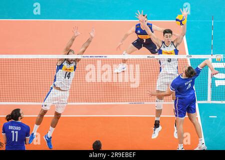 Gianluca Galassi, Alessandro Michieletto (Italie) ; Jean Patry (France). Championnat du monde de volleyball 2022. Banque D'Images