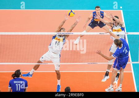 Gianluca Galassi, Alessandro Michieletto (Italie) ; Jean Patry (France). Championnat du monde de volleyball 2022. Banque D'Images