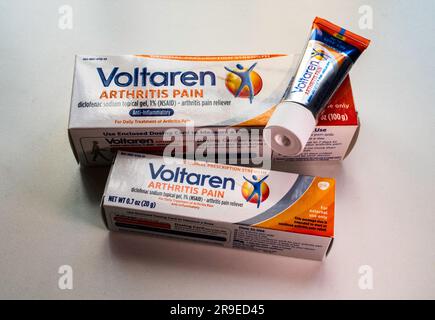 Gros plan de Voltaire Boxes, tube , 2023, USA Banque D'Images