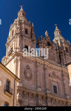 La Clerecia est un bâtiment baroque de l'ancien Collège royal de l'Esprit Saint de la Société de Jésus construit entre les 17th et 18th siècles. Banque D'Images