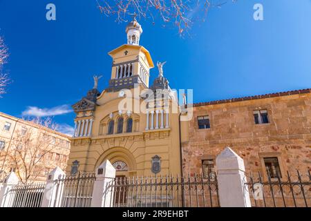 Salamanque, Espagne-20 FÉVRIER 2022 : coeur sacré des filles de l'école de Jésus à Salamanque, Espagne. Banque D'Images