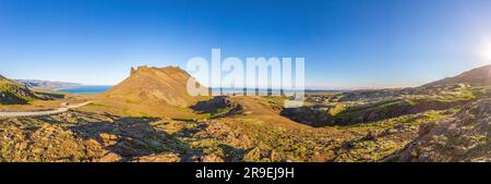 Vue panoramique depuis le volcan Snaefellsjökull sur la péninsule de Snaefells en Islande en été Banque D'Images