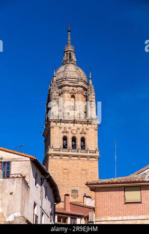 La Clerecia est un bâtiment baroque de l'ancien Collège royal de l'Esprit Saint de la Société de Jésus construit entre les 17th et 18th siècles. Banque D'Images