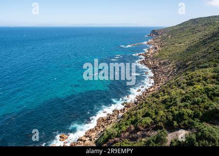 Littoral paisible de Cape Spartel près de Tanger, Maroc Banque D'Images