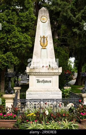 Tombe de Beethoven dans le cimetière central de Vienne. 4 juin 2023, Autriche, Vienne. Banque D'Images