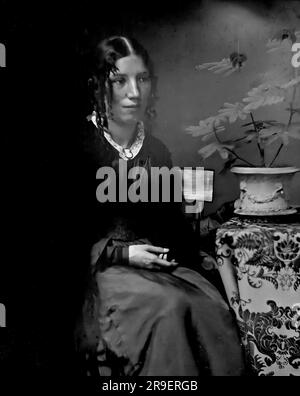 Harriet Beecher Stowe (1811-1896), portrait de daguerrotype, c. 1852. Harriet Beecher Stowe était un écrivain et abolitionniste américain, plus célèbre pour son roman "Uncle Tom's Cabin" publié en 1852. Banque D'Images