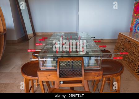 Table de baby-foot pour jouer au football Banque D'Images