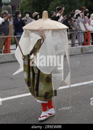 Poète et nonne Abutsuni représenté au défilé de costume de Jidai Matsuri à Kyoto, octobre 2022 Banque D'Images