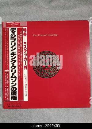 King Crimson 1981 huitième album studio discipline japanese version couverture art avec obi Banque D'Images