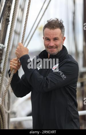 Rostock, Allemagne. 26th juin 2023. Le directeur sportif Kristian Walter se trouve sur le pont du bateau à voile 'Santa Barbara Anna' dans le port de Rostock, à l'ouverture de la saison du club de football de deuxième division du FC Hansa Rostock. Credit: Danny Gohlke/dpa/Alay Live News Banque D'Images