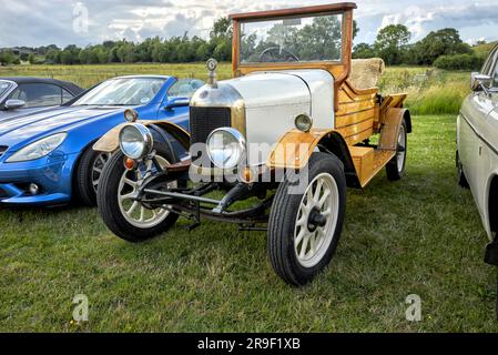 Morris Cowley Bull Nosed 1925 voiture ancienne modifiée avec de vastes garnitures en bois. Angleterre Royaume-Uni Banque D'Images