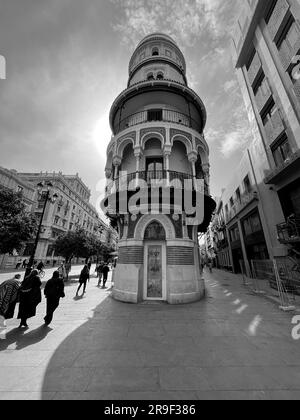 Séville, Espagne-24 FÉVRIER 2022: Bâtiment la Adriatica sur l'Avenida de la Constitucion, Séville. Conçu par l'architecte Jose Espiau y Munoz en 1914, un BE Banque D'Images