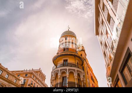 Bâtiment la Adriatica sur l'Avenida de la Constitucion, Séville. Conçu par l'architecte Jose Espiau y Munoz en 1914, un bel exemple d'éclectique A. Banque D'Images