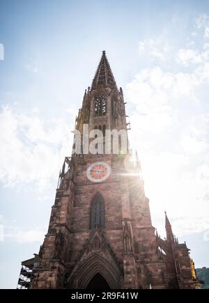 Freiburg im Breisgau, Allemagne. 26th juin 2023. Photo extérieure de la cathédrale dans le centre-ville. Crédit : Silas Stein/dpa/Alay Live News Banque D'Images