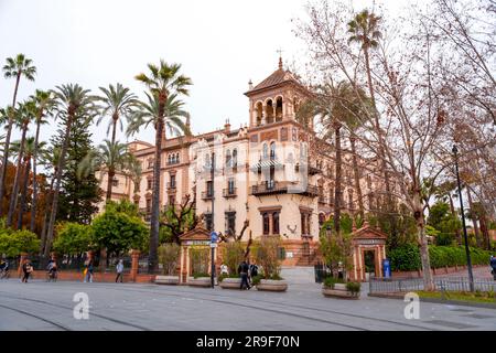 Séville, Espagne - 24 FÉVRIER 2022 : extérieur de l'hôtel Alfonso XIII à Séville, Espagne. Banque D'Images