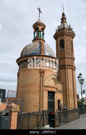 Séville, Espagne - 24 FÉVRIER 2022 : Capilla del Carmen est une petite chapelle dans le quartier de Triana, Séville, Espagne. Situé à l'ouest du Triana B. Banque D'Images