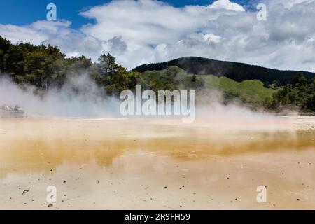 La piscine du lac Artists Palate à Waiotapu – Wai-o-tapu – Thermal Wonderland dans la région de Rotorua, en Nouvelle-Zélande. Photo : Rob Watkins Banque D'Images