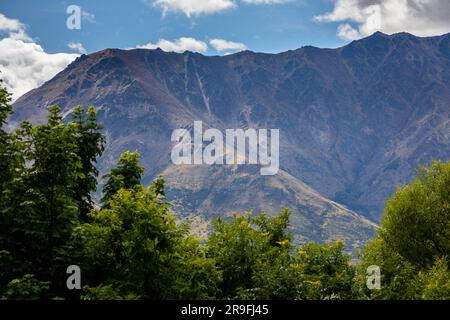 The Remarkables – Kawaraau – derrière Kelvin Heights, surplombant Queenstown, dans l'île du Sud de la Nouvelle-Zélande. Photo : Rob Watkins Banque D'Images