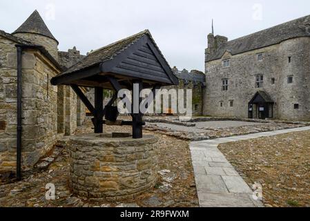 Château de Parke, Kilmore, comté de Leitrim, Irlande. Cour et bien. Banque D'Images