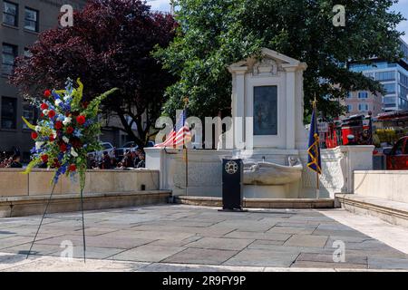 Portland, États-Unis. 26th juin 2023. Les pompiers de Portland ont tenu leur cérémonie annuelle du Mémorial David Campbell à 28 juin 2023, au Mémorial des pompiers du centre-ville de Portland, en Oregon, pour honorer les pompiers qui sont morts dans l'exercice de leurs fonctions. Il porte le nom du chef des pompiers David Campbell, qui est décédé en protégeant d'autres pompiers sur 26 juin 1911. (Photo de John Rudoff/Sipa USA) crédit: SIPA USA/Alay Live News Banque D'Images