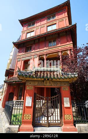 La Pagode de Paris est un bâtiment inhabituel de la Plaine Monceau commandé en 1926 par Ching Tsai Loo comme un lien culturel entre la France et la Chine Banque D'Images