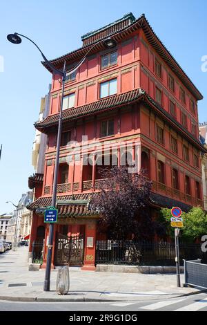 La Pagode de Paris est un bâtiment inhabituel de la Plaine Monceau commandé en 1926 par Ching Tsai Loo comme un lien culturel entre la France et la Chine Banque D'Images