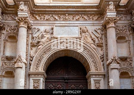 Grenade, Espagne - 26 février 2022: Cathédrale de Grenade, Santa Iglesia Catedral Metropolitana de la Encarnacion de Grenade, est une église catholique romaine i Banque D'Images