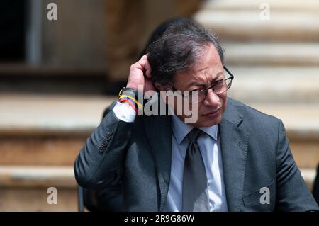 Bogota, Colombie. 26th juin 2023. Le président colombien Gustavo Petro lors de la cérémonie d'honneur aux soldats et autochtones qui ont aidé au sauvetage des enfants disparus pendant l'opération Esperanza, à Bogota, Colombie, 26 juin 2023. Photo de: CHEPA Beltran/long Visual Press crédit: Long Visual Press/Alay Live News Banque D'Images