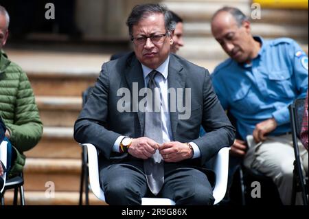 Bogota, Colombie. 26th juin 2023. Le président colombien Gustavo Petro lors de la cérémonie d'honneur aux soldats et autochtones qui ont aidé au sauvetage des enfants disparus pendant l'opération Esperanza, à Bogota, Colombie, 26 juin 2023. Photo de: CHEPA Beltran/long Visual Press crédit: Long Visual Press/Alay Live News Banque D'Images