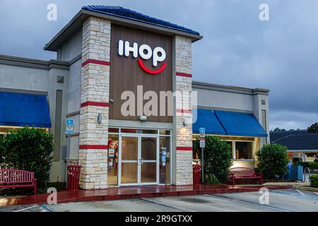 Fleming Island Jacksonville Florida, panneau IHOP, restaurant crêpes, entrée de nuit, extérieur, bâtiments, entrée principale Banque D'Images