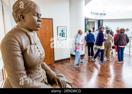 Macon Georgia, Harriet Tubman Museum of African American Art History Culture, Black Women Visitors Touring Banque D'Images