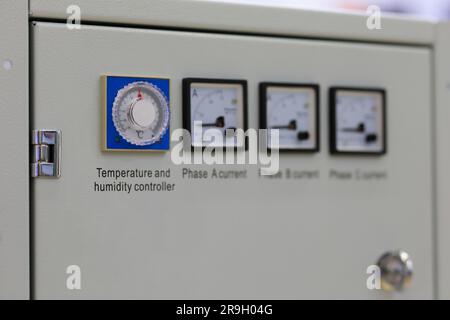 Boîtier de distribution électrique triphasé. Mise au point sélective. Banque D'Images