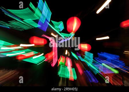 Zoom flou des panneaux de néon au nouvel an chinois à Los Angeles Banque D'Images