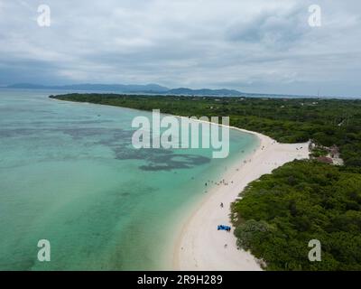 Okinawa, Japon : vue sur la plage de Kondoi sur l'île Taketomi à Okinawa, au Japon Banque D'Images