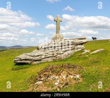 Monument commémoratif de guerre Cave-Penney Memorial Cross 1918, Corndon Down, Cherwell, Dartmoor, Devon, Angleterre, Royaume-Uni Banque D'Images