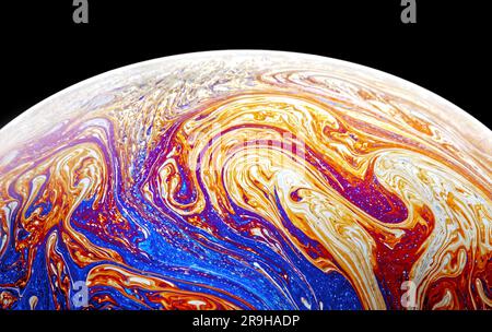 Monde abstrait des couleurs et des formes. Interférence lumineuse, motifs colorés et magnifiques de la bulle de savon. Banque D'Images
