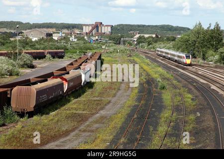 LNER train de classe 801 'Azuma' approche Scunthorpe avec les Cleethorpes à Doncaster dépôt IEP stock vide travaillant le 26/6/23. Banque D'Images