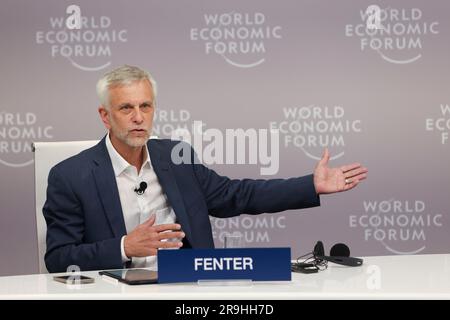 Tianjin, Chine. 27th juin 2023. Frederick Fenter, rédacteur en chef de Frontiers, parle lors d'une session sur le thème « Top 10 Emerging technologies of 2023 » pour la réunion annuelle 14th des nouveaux champions, également connue sous le nom de Davos d'été, à Tianjin, dans le nord de la Chine, au 27 juin 2023. Credit: Meng Chenguang/Xinhua/Alamy Live News Banque D'Images