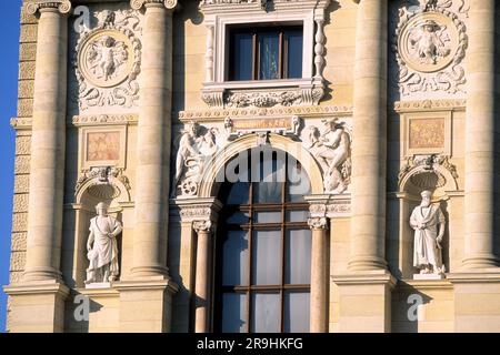 L'AUTRICHE, VIENNE, LE PALAIS HOFBURG, CHRISTOPHE COLOMBUS ET LES STATUES VASCO DE GAMA Banque D'Images