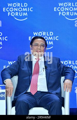 Tianjin, Chine. 27th juin 2023. Le Premier ministre du Vietnam Pham Minh Chinh parle au cours de la session sur le thème "braving the headwinds: Rembobiner la croissance au milieu de la fragilité" de la réunion annuelle 14th des nouveaux champions, également connue sous le nom de Davos d'été, à Tianjin, dans le nord de la Chine, à 27 juin 2023. Crédit: Li Xin/Xinhua/Alay Live News Banque D'Images