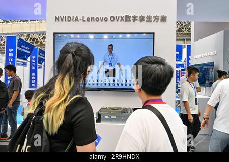 SUZHOU, CHINE - 27 JUIN 2023 - le système de solution numérique Koelreuterian NVIDIA-LenovoOVX est exposé à l'Universe International Kunshan Yuan 2023 Banque D'Images