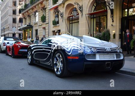 Bugatti Veyron 'l'or blanc' ('Or blanc') garée à Paris, avril 2015 18th. Créé par Bugatti et la fabrique royale de porcelaine de Berlin. Banque D'Images