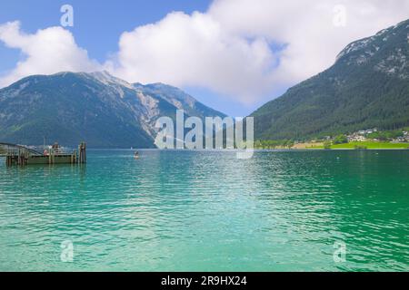 Vue sur le magnifique lac Achensee à Tirol - Autriche Banque D'Images